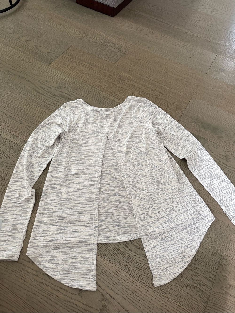 ZYIA: Ash Split Back Long Sleeve
Athletic Shirt - Size Medium - Picture 9 of 10